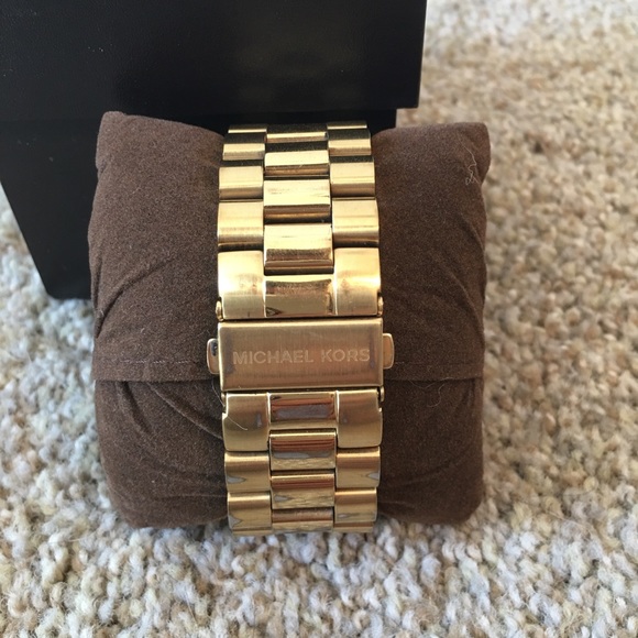 Michael Kors Gold Runway Chronograph - Picture 4 of 8